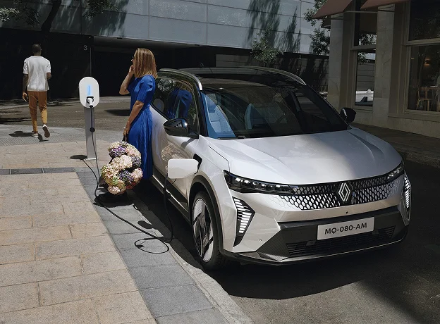 voiture renault electrique à Montigny-le-Bretonneux près de Versailles dans les Yvelines 78